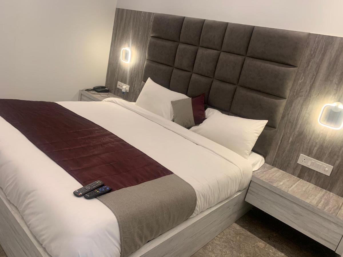 Hotel Lotus Inn Sirsa Zewnętrze zdjęcie
