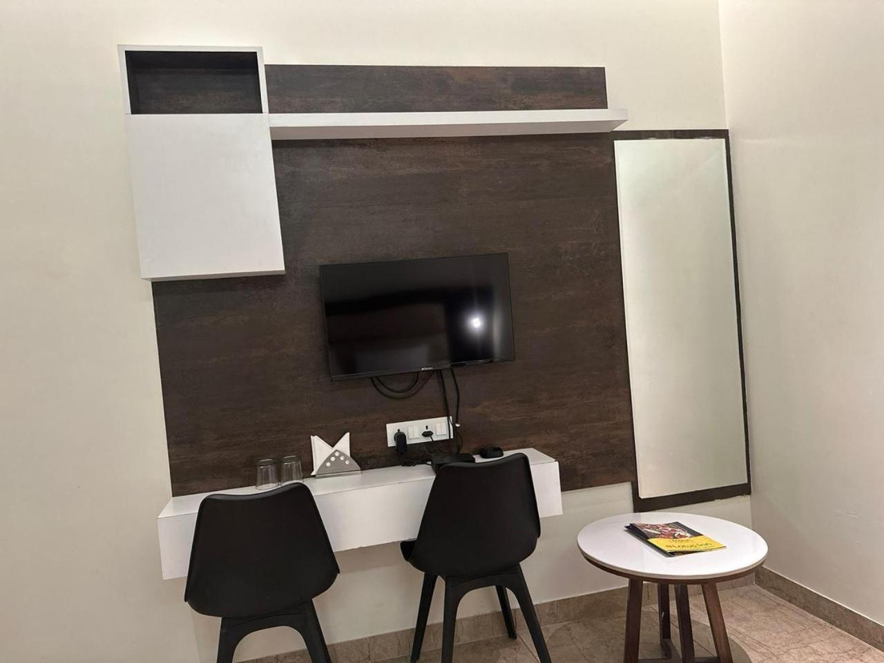 Hotel Lotus Inn Sirsa Zewnętrze zdjęcie