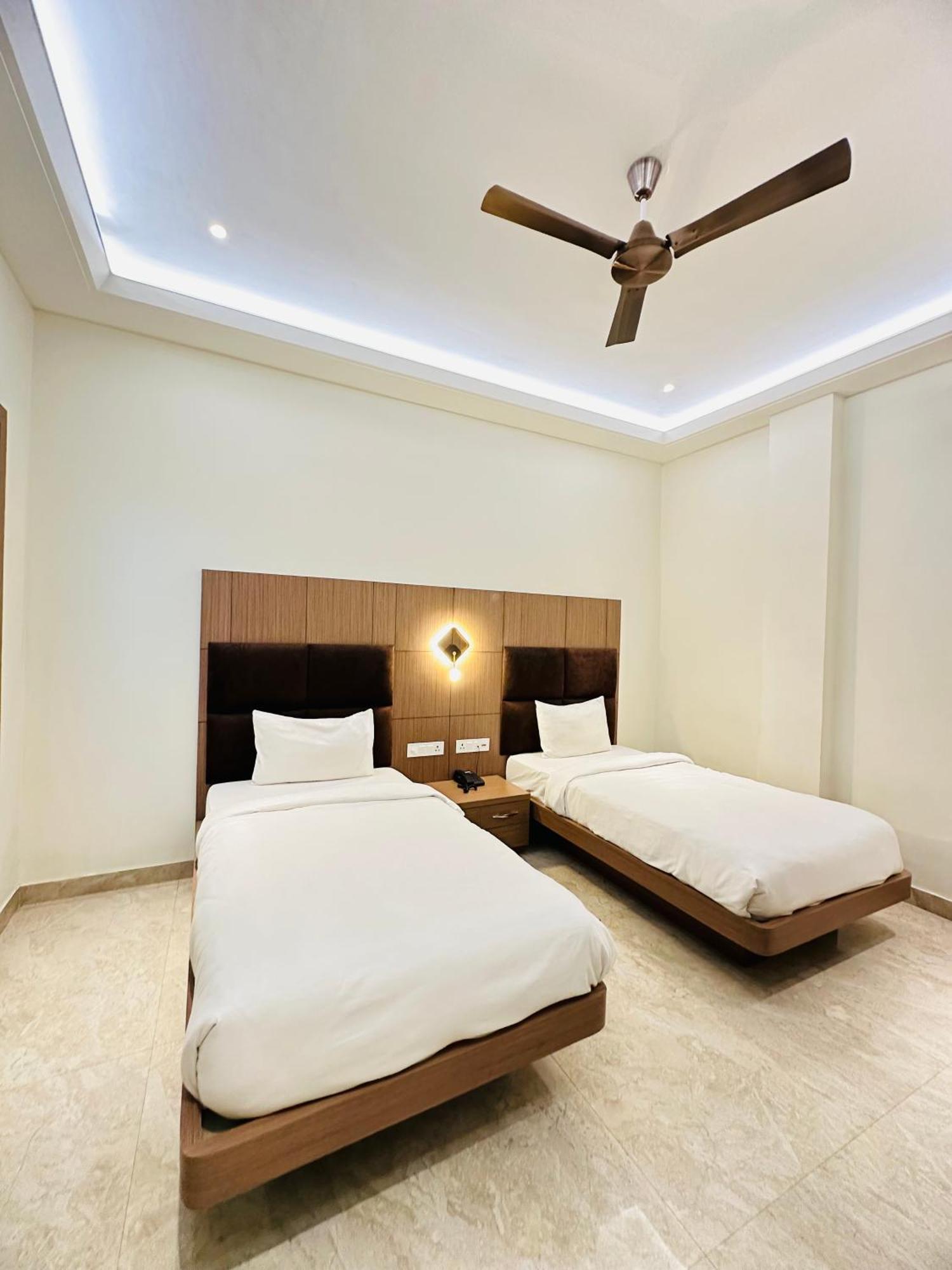 Hotel Lotus Inn Sirsa Zewnętrze zdjęcie