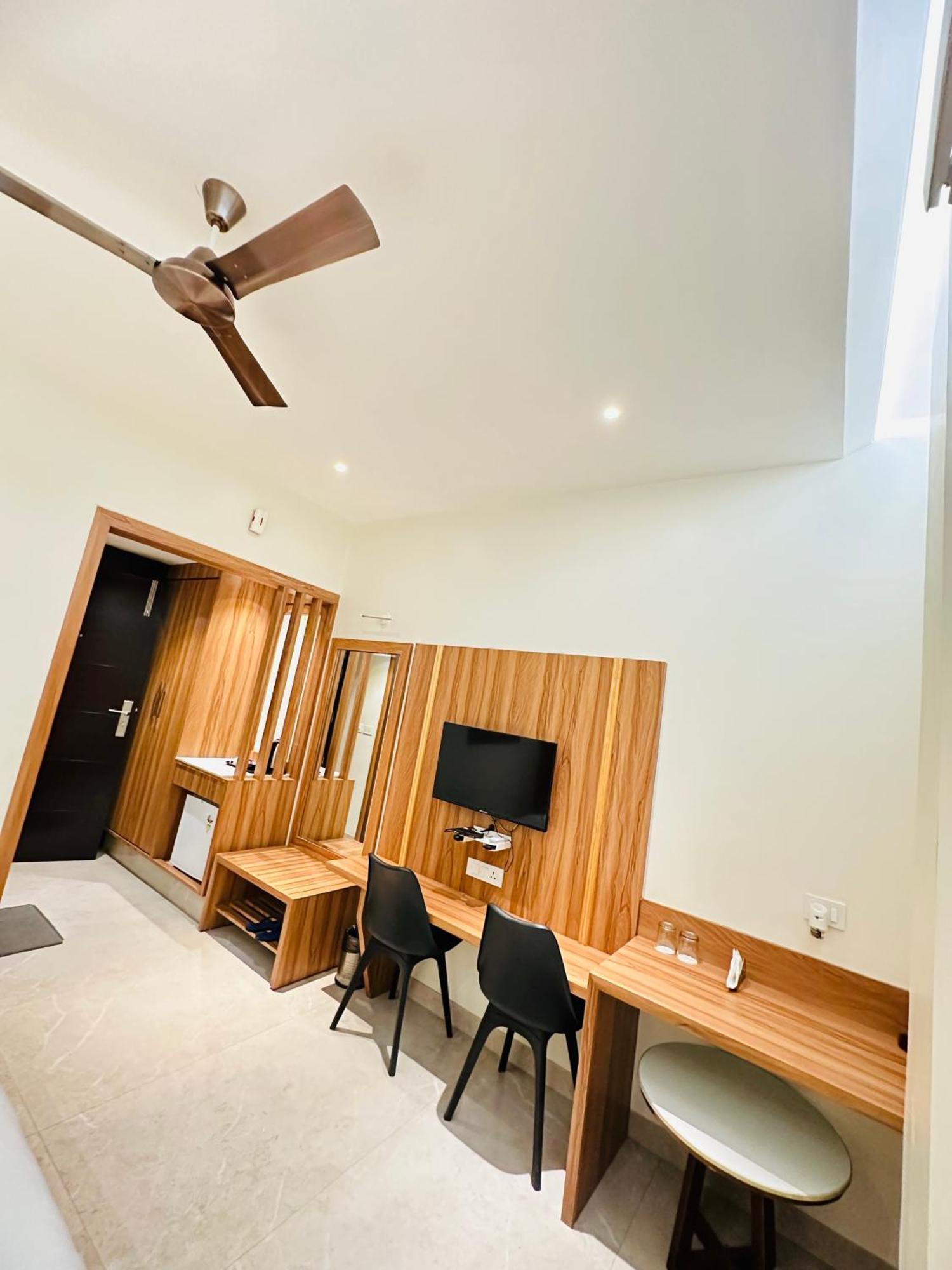 Hotel Lotus Inn Sirsa Zewnętrze zdjęcie